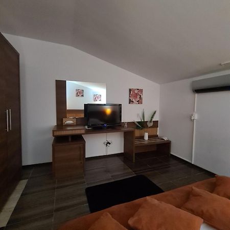 Garsoniera privata Bed and Breakfast Bucarest Esterno foto