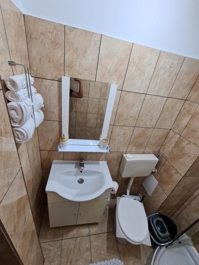Garsoniera privata Bed and Breakfast Bucarest Esterno foto