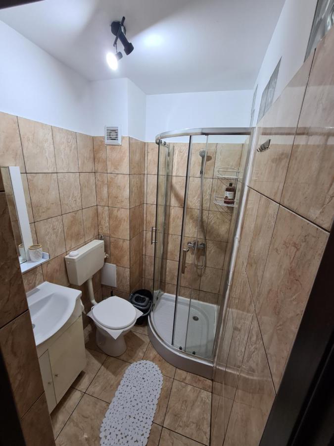 Garsoniera privata Bed and Breakfast Bucarest Esterno foto