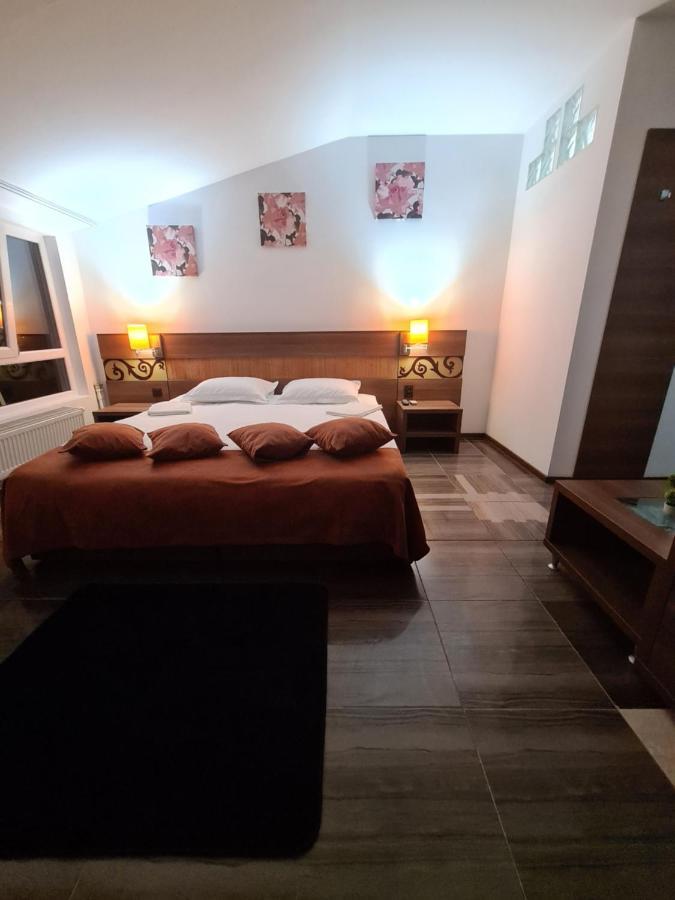 Garsoniera privata Bed and Breakfast Bucarest Esterno foto