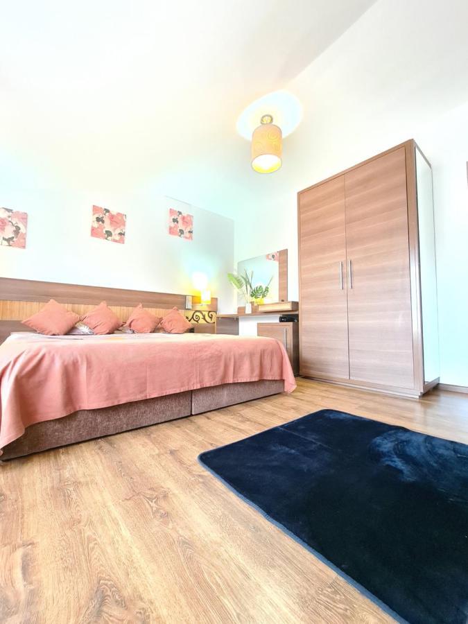 Garsoniera privata Bed and Breakfast Bucarest Esterno foto