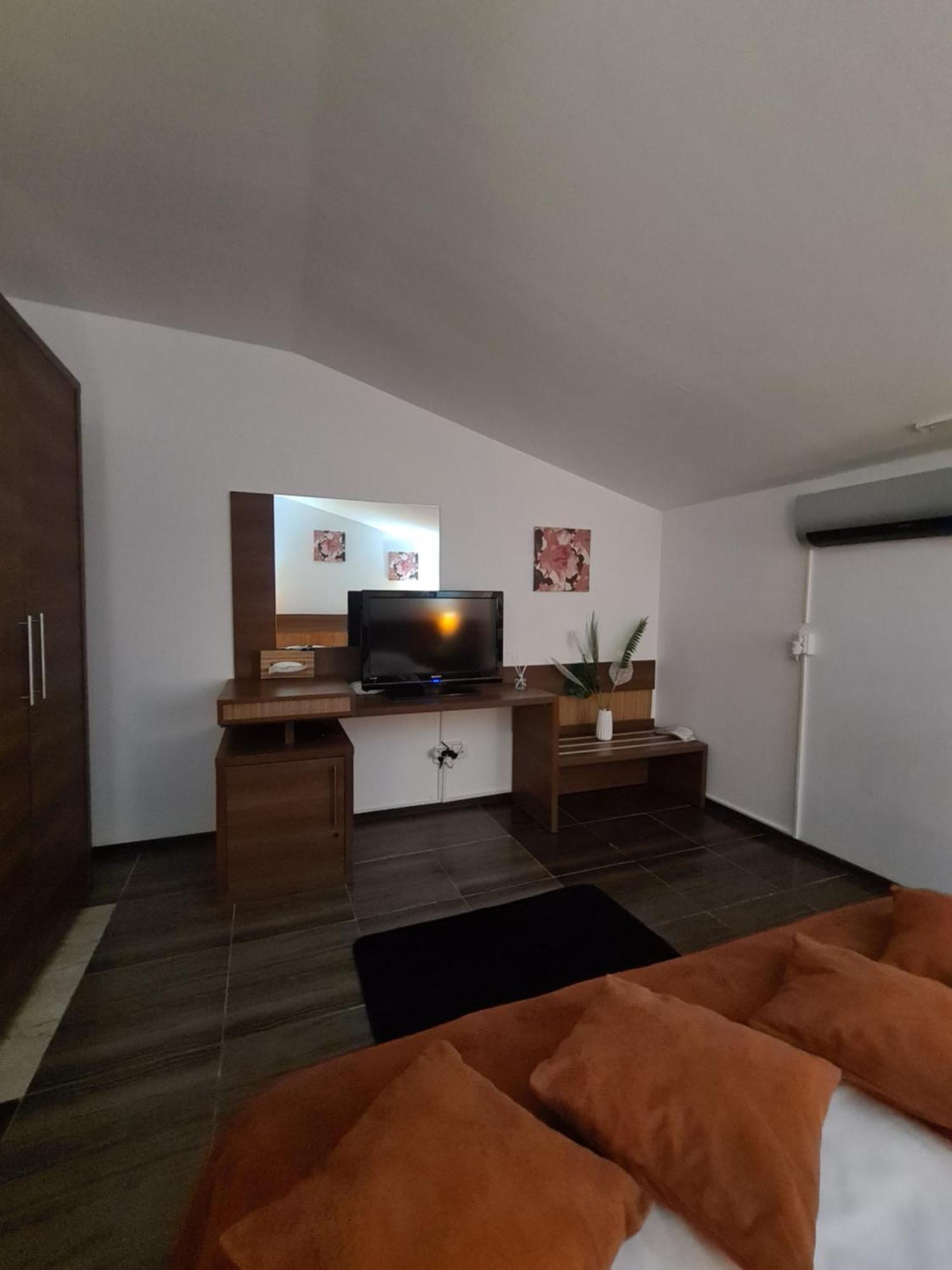Garsoniera privata Bed and Breakfast Bucarest Esterno foto
