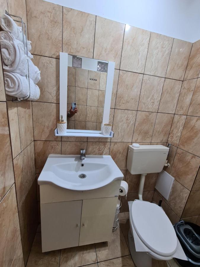 Garsoniera privata Bed and Breakfast Bucarest Esterno foto