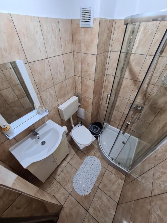 Garsoniera privata Bed and Breakfast Bucarest Esterno foto