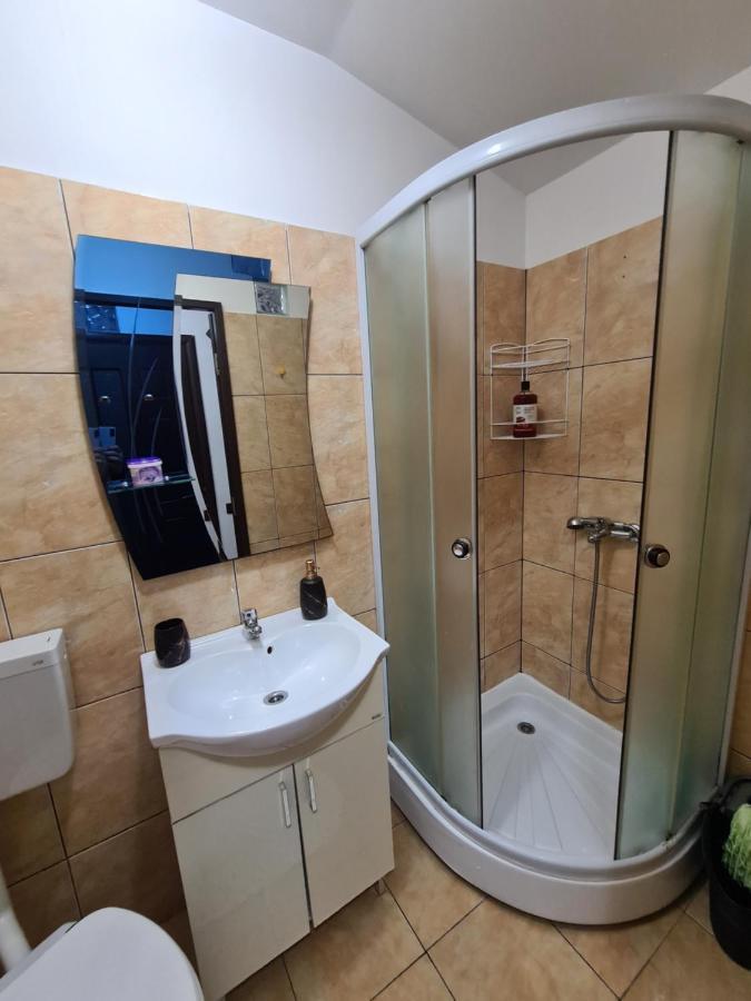Garsoniera privata Bed and Breakfast Bucarest Esterno foto