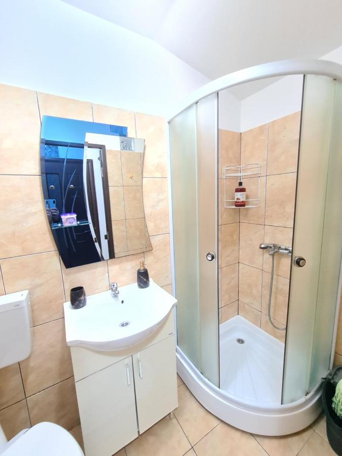 Garsoniera privata Bed and Breakfast Bucarest Esterno foto