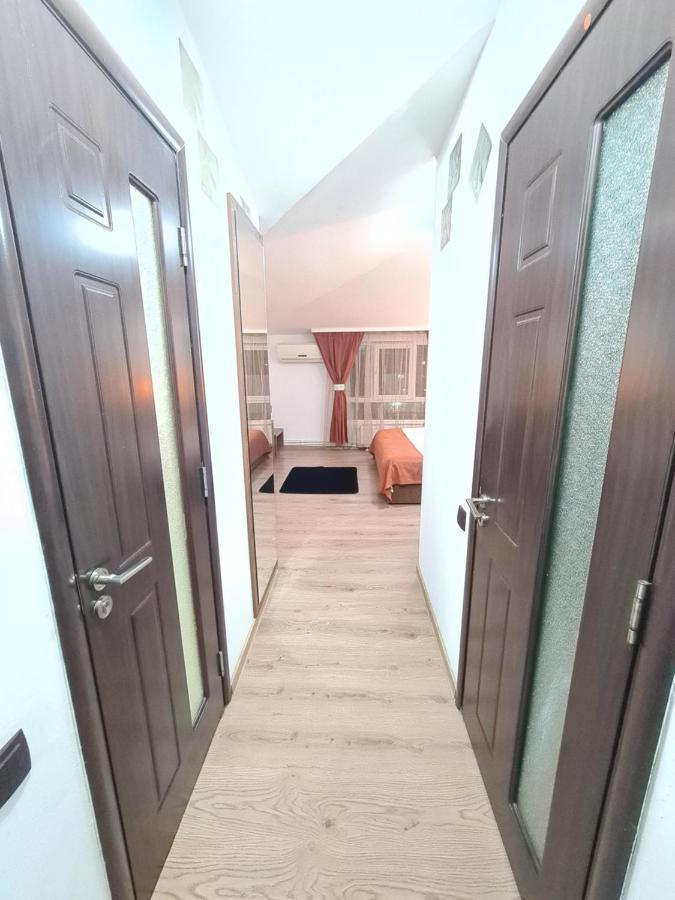 Garsoniera privata Bed and Breakfast Bucarest Esterno foto