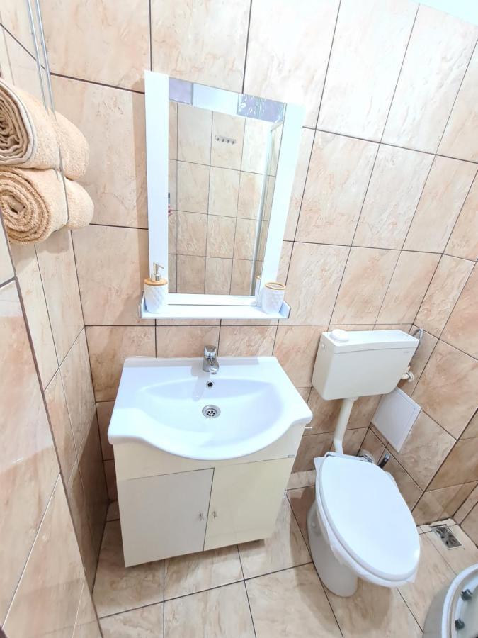 Garsoniera privata Bed and Breakfast Bucarest Esterno foto