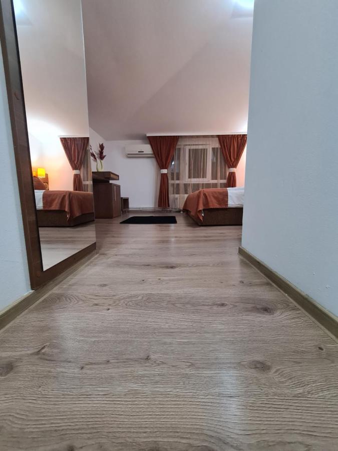Garsoniera privata Bed and Breakfast Bucarest Esterno foto