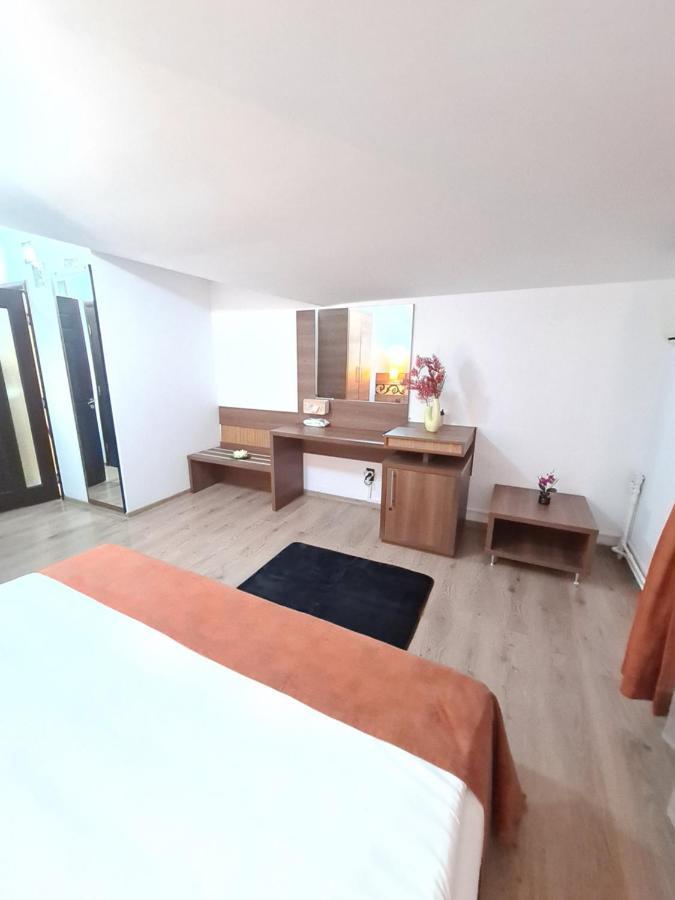 Garsoniera privata Bed and Breakfast Bucarest Esterno foto