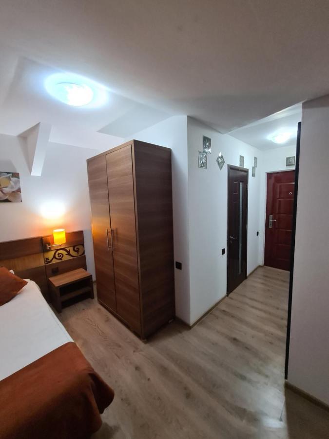 Garsoniera privata Bed and Breakfast Bucarest Esterno foto