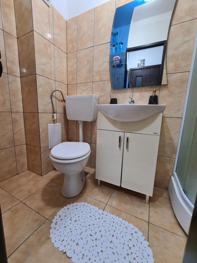Garsoniera privata Bed and Breakfast Bucarest Esterno foto