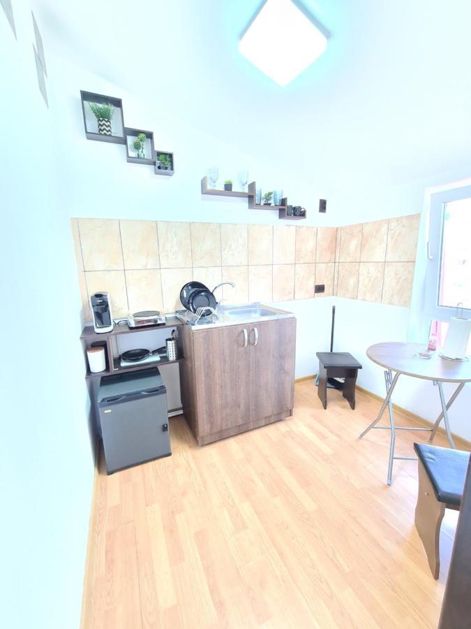 Garsoniera privata Bed and Breakfast Bucarest Esterno foto